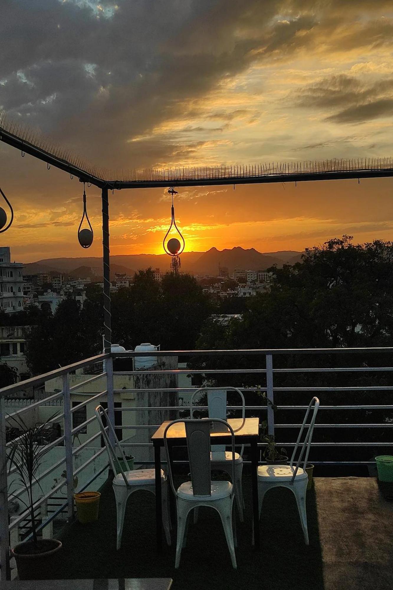 Hotel Lake Bridge Udaipur Exterior foto