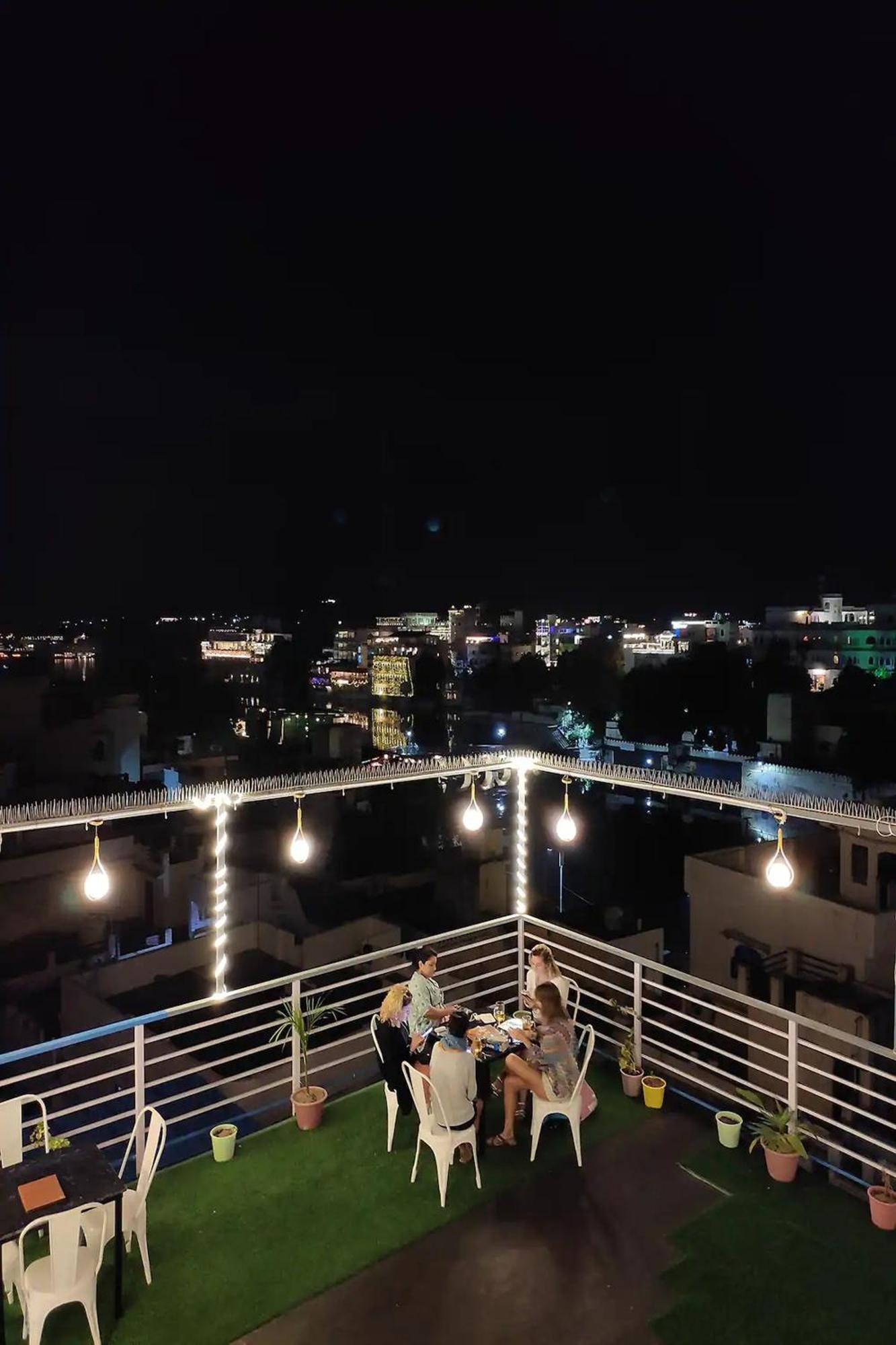 Hotel Lake Bridge Udaipur Exterior foto